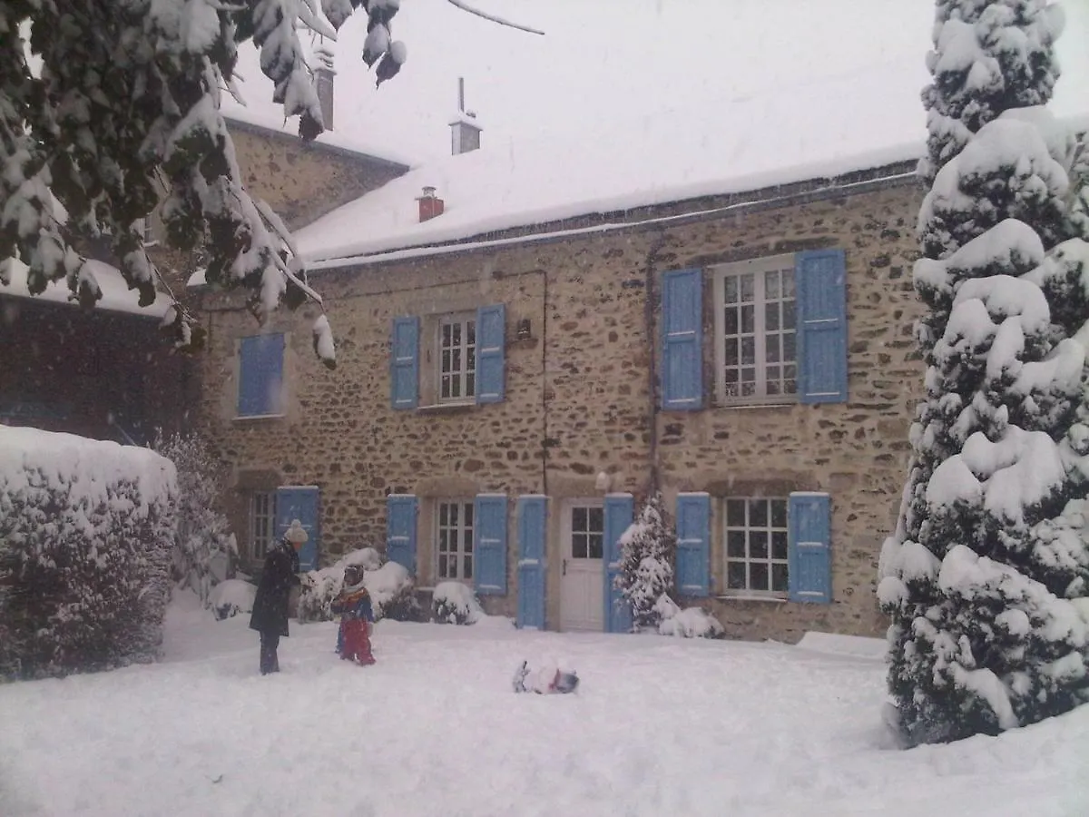 Holiday home La Parenthese Insolite Saint-Hostien
