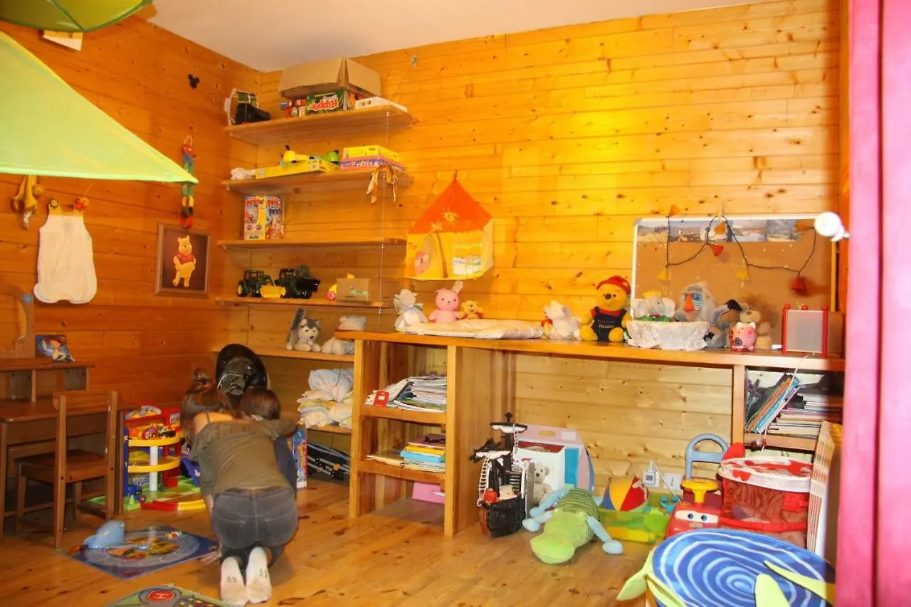 Holiday home La Parenthese Insolite Saint-Hostien