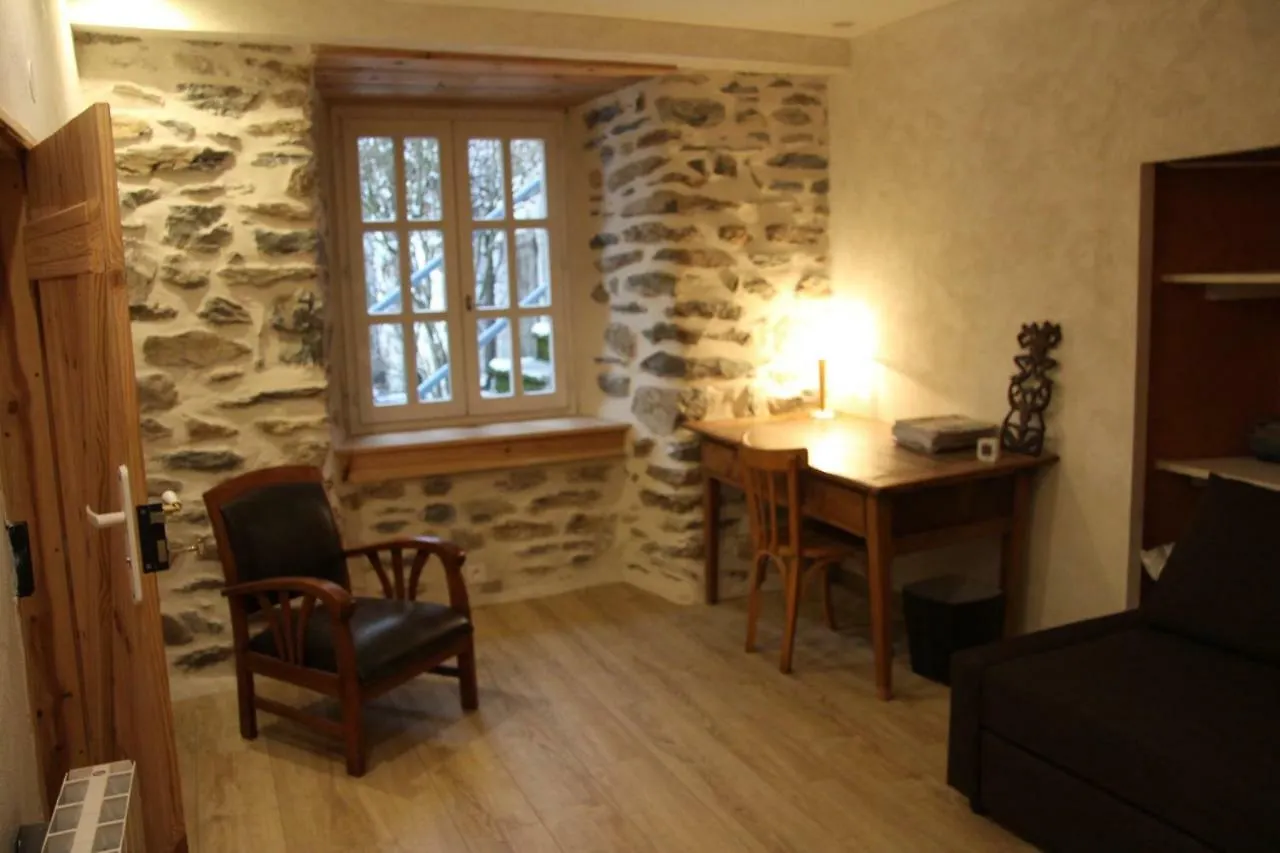 Holiday home La Parenthese Insolite Saint-Hostien