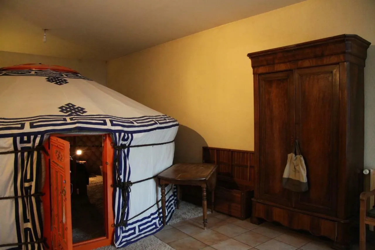 La Parenthese Insolite Saint-Hostien Holiday home